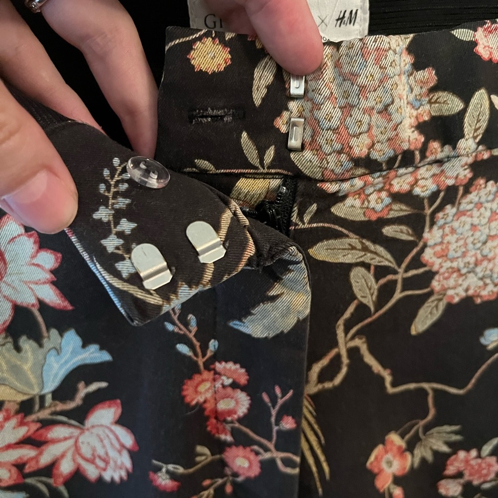 Floral Patterned Pants - Picture 4 of 8
